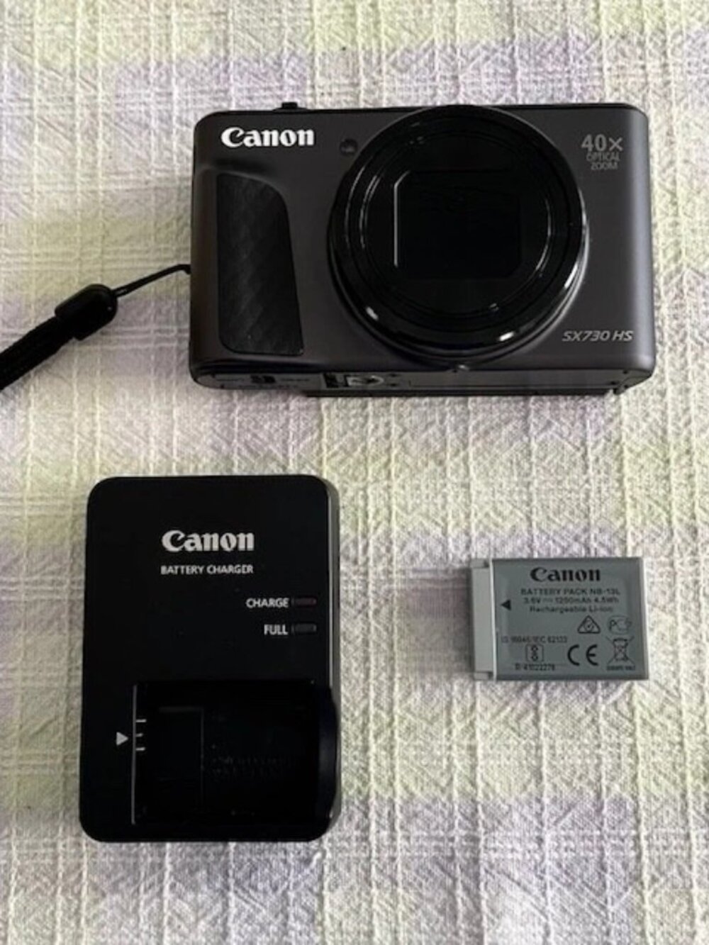 Canon PowerShot SX730 HS 20.3MP Digital Camera – Original Owner + 2 Camera Cases